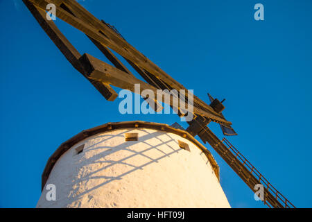 Windmühle, Blick von einem Arm. Campo de Criptana, Provinz Ciudad Real, Castilla La Mancha, Spanien. Stockfoto