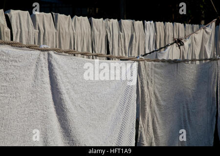 Handtücher bei Devi Prasad Sadan Dhobi Ghat, Hailey Lane, Delhi, Indien Stockfoto