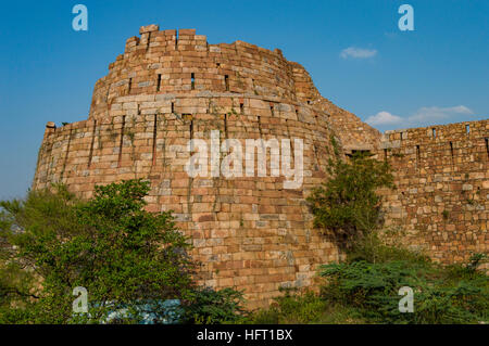 Tughlaqabad Fort ist eine zerstörte Fort in Delhi, erstreckt sich über 6 km, von Ghiyas-Ud-Din Tughlaq 1321 n. Chr. erbaut. Stockfoto