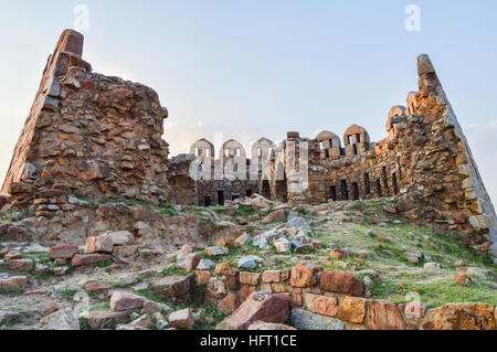 Tughlaqabad Fort ist eine zerstörte Fort in Delhi, erstreckt sich über 6 km, von Ghiyas-Ud-Din Tughlaq 1321 n. Chr. erbaut. Stockfoto