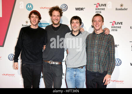 1Live Krone Award beim Jahrhunderhalle - Ankünfte Featuring: AnnenMayKantereit wo: Bochum, Deutschland wenn: 1. Dezember 2016 Stockfoto