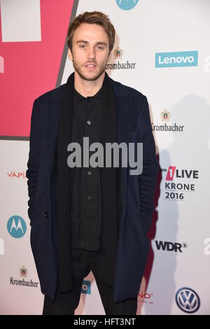 1Live Krone Award beim Jahrhunderhalle - Ankünfte Featuring: Clueso wo: Bochum, Deutschland wenn: 1. Dezember 2016 Stockfoto