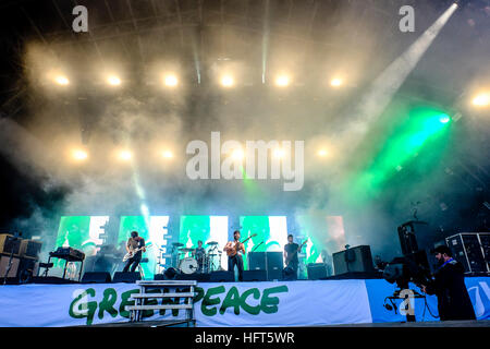 Fohlen spielt Glastonbury Festival, Pilton. auf 24.06.2016. Im Bild: Yannis Philippakis. Stockfoto