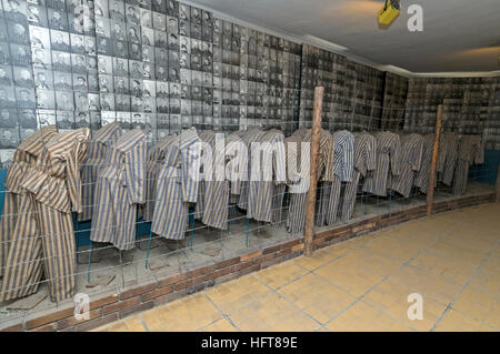 Viele der bestehenden Ex-Häftling Unterkunft Blöcke sind jetzt kleine Museen im KZ Auschwitz-Birkenau-Nazi in Oswiecim, Polen.  Die di Stockfoto