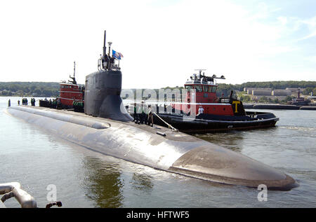 070725-N-8467N-001 GROTON, Connecticut (25. Juli 2007) - Abfahrt Seawolf-Klasse schnell-Angriff u-Boot USS Connecticut (SSN-22) Submarine Base New London. Das u-Boot wird nicht zurückkehren nach Groton wie Connecticut Homeports von Naval Submarine Base New London zu Naval Base Kitsap nach ihrem Einsatz verlagert. US Navy Foto von Mr John Narewski (freigegeben) US Navy 070725-N-8467N-001 Seawolf-Klasse schnell-Angriff u-Boot USS Connecticut (SSN-22) fährt Submarine Base New London Stockfoto