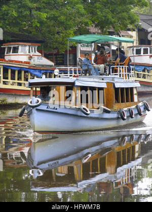 Fähren in Backwaters von Kerala, Indien Stockfoto