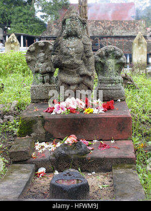 Statue von Lord Nag (Schlange) am Shri Krishna Tempel, Ambalpuram, Kerala Stockfoto