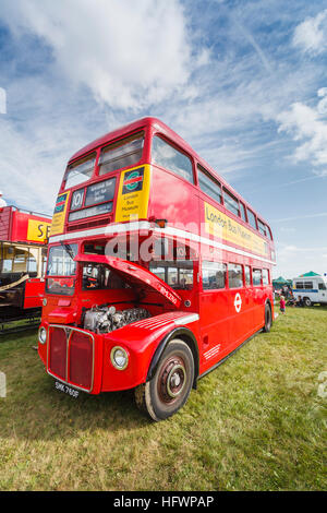 Jahrgang 1968 rot AEC Routemaster London Bus RML2760 auf Dunsfold Flügel & Räder Air Show, Surrey, UK Stockfoto