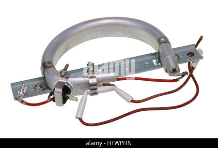 Das Heizelement von einem Haushalt Küche Topftopf wird durch hartes Wasser von schlechter Qualität verwöhnt. Isolierte Studio gedreht Stockfoto