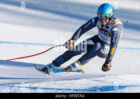 Gröden 16. Dezember 2016. Vorreiter in der Audi Fis Alpine Ski World Cup Men's Super-G Rennen auf der Saslong Stockfoto