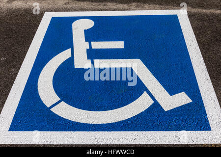 Universelle Zeichen für Handicap-Parkplatz II Stockfoto