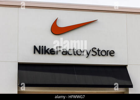 Las Vegas - ca. Dezember 2016: Nike Factory Store Strip Mall Lage. Nike ist einer der weltweit größten Anbieter von Sportschuhe und Bekleidung II Stockfoto