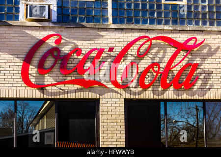 Lafayette - ca. Dezember 2016: Coca-Cola Bottling. Coca-Cola Bottling ist der größte unabhängige Cola Abfüller in uns-IX Stockfoto