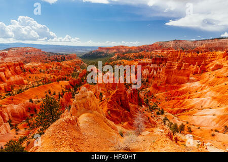 Bryce Canyon ist eine Sammlung von natürlichen Amphitheater des Paunsaugunt Plateaus beiseite. Bryce ist unverwechselbar aufgrund von geologischen Strukturen, so genannte hoodo Stockfoto