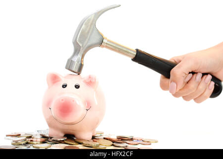 Sparschwein abgestürzt oder vom Hammer auf Geld Stapel vorschlagen Finanzkrise gebremst Stockfoto