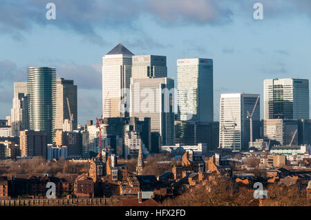 Canary Wharf in Londons Docklands vom Greenwich Park aus gesehen. Stockfoto