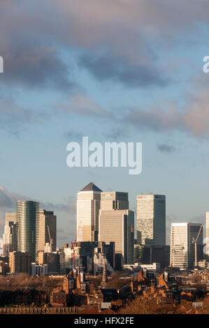 Canary Wharf in Londons Docklands vom Greenwich Park aus gesehen. Stockfoto