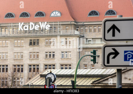 Kaufhaus des Westens, das KaDeWe. Ikonische und großen Kaufhaus, Tauentzienstraße, Berlin, Deutschland Stockfoto