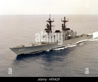 Ein Port bow Blick auf die Zerstörer der Spruance-Klasse USS INGERSOL (DD-990) im Gange. USS Ingersoll DD-990 Stockfoto