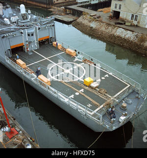 Ein Viertel Blick auf den Hafen des Hecks der Lenkflugkörper Fregatte USS RENTZ (FFG 46) während einer Hanggelände-Prüfung. USS Rentz Detail 04 Fan tail Stockfoto