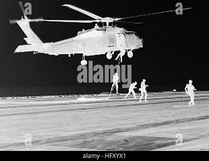 100107-N-0000 X-002 PANAMA (Januar 1990) In diesem undatierten Foto, Mitglieder des Seal Team 4 nehmen an Operation Just Cause. (US Navy Foto/freigegeben) US Navy 100107-N-0000 X-002 Mitglieder des Seal Team 4 beteiligen sich an Operation Just Cause Stockfoto