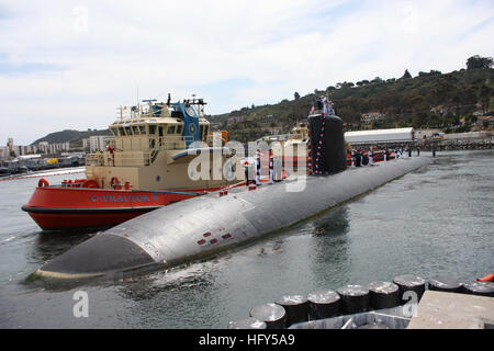 Die Los-Angeles-Klasse Angriffs u-Boot USS Jefferson City kehrt zurück, um nach einem sechsmonatigen Einsatz in die USA am Naval Base Point Loma, Kalifornien, Heimathafen 5. Flotte Bereich der Verantwortung und dem westlichen Pazifischen Ozean. Der Einsatz mehr als 40.000 Seemeilen und enthalten Portbesuche Japan, Bahrain, Singapur. USS Jefferson City kehrt zurück, um am Naval Base Point Loma DVIDS269575 Heimathafen Stockfoto