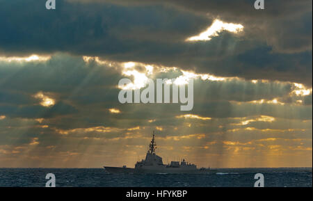 110208-N-9589S-376 Atlantik (8. Februar 2011) die spanische Fregatte SPS Almirante Juan de Borbon (F-102)-Transite des Atlantischen Ozeans. Almirante Juan de Borbon ist während ihrer zusammengesetzten Übung Einheit mit George h. w. Bush Carrier Strike Group beteiligt. (Foto: U.S. Navy Mass Communication Specialist 3. Klasse Richard J. Stevens/freigegeben) U.S. Navy 110208-N-9589S-376 die spanische Fregatte SPS Almirante Juan de Borbon (F-102)-Transite des Atlantischen Ozeans Stockfoto