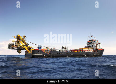 110603-N-EC642-170 Mittelmeer (3. Juni 2011) The New Breed Offshore-Versorgungsschiff HOS Shooting Star verwendet dynamische Positionierung, um seine Position zu halten, während der Durchführung Unterwasser Rettungsübungen. Teilnehmer und Beobachter aus mehr als 25 Ländern beteiligen sich an der NATO Übung Bold Monarch 2011, die weltweit größte u-Boot-Rettungs-Übung. Diese 12-tägige Übung unterstützt Interoperabilität zwischen allen u-Boot-Rettungseinheiten. (Foto: U.S. Navy Mass Communication Specialist 2. Klasse Ricardo J. Reyes/freigegeben) US Navy 110603-N-EC642-170 The New Breed Offshore-Versorgungsschiff HOS schießen Stockfoto