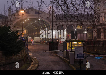 Früh morgens am Fleischmarkt Smithfield, London, England, Dezember 2016 Stockfoto