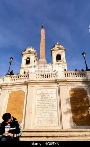 Niedrige Sicht von der spanischen Treppe, Rom, Italien. Stockfoto