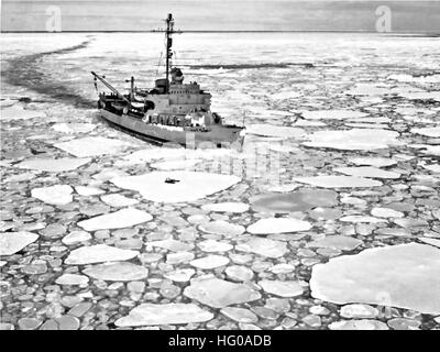 USS Burton Island (AG-88) in der Antarktis 1947 Stockfoto