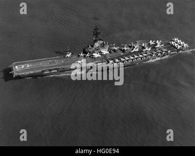 USS Hancock (CVA-19) im Gange aus Alameda 1963 Stockfoto