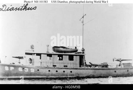 USS Dianthus (SP-639) mit Blick auf den Hafen Stockfoto