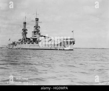 Die USS Arizona war ein Schlachtschiff der Pennsylvania-Klasse, das Anfang des 20. Jahrhunderts in der US Navy diente und in der Guantanamo Bay Training, Flottenmanöver und Patrouillen durchführte. Stockfoto