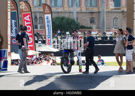 Asuncion, Paraguay. Januar 2017. #118 - Spirit of Kazam, Fahrer Shinnosuke Kazama auf seinem Yamaha-Bike 450 während der symbolischen Startzeremonie der Rallye Dakar 2017 in Asuncion, Paraguay. Quelle: Andre M. Chang/Alamy Live News Stockfoto