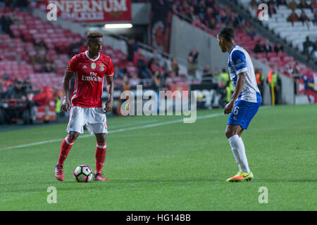 Lissabon, Portugal. 3. Januar 2017. 3. Januar 2017. Lissabon, Portugal. Benfica vorwärts von Peru Andre Carrillo (15) in Aktion während der Spiel SL Benfica V FC Vizela © Alexandre de Sousa/Alamy Live News Stockfoto