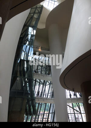 Bilbao, Spanien. 28. Juli 2016. Das Guggenheim Museum in Bilbao, Spanien, 28. Juli 2016. Mehr als 19 Millionen Kunstinteressierte aus aller Welt besuchten das Guggenheim Museum in Bilbao, Nordspanien, seit Oktober 1997. Foto: Carola Frentzen/Dpa/Alamy Live News Stockfoto