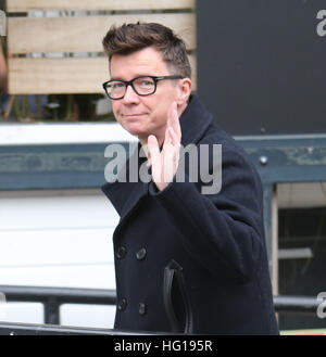 Rick Astley außerhalb ITV Studios mit: Rick Astley wo: London, Vereinigtes Königreich bei: 2. Dezember 2016 Stockfoto