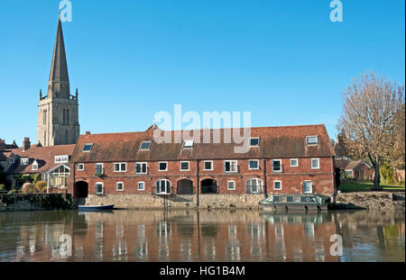 Abingdon, Gebäude und St Helens Kirche Spire von River Thames, Oxfordshire, England, Stockfoto
