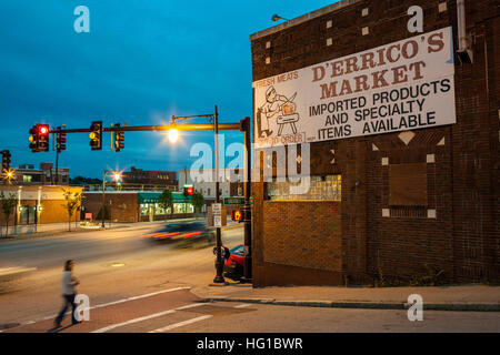 Unternehmen, die auf der Straße von Shrewsbury - Worcester, Massachusetts Stockfoto