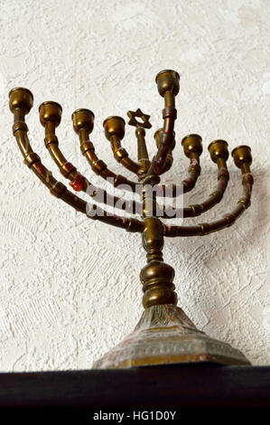 Ein Metall Hanukkah Menorah oder Hanukkia Stockfoto