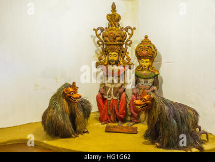 Die Masken der König und die Königin die Maske Tanzperformance genießen befindet sich im Museum der Maske Stockfoto