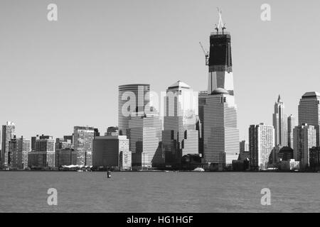 Ein Blick auf Lower Manhattan im Jahr 2012 mit der Freedom Tower im Bau.  Foto im März 2012. Stockfoto