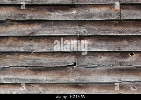 Alte, rustikale Holz Abstellgleis auf ein altes Gebäude, Hintergrund Stockfoto