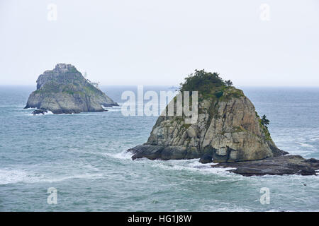 Oryukdo Inseln, die berühmten Inseln für seine geheimnisvolle optische Täuschung in Busan, Korea. Der Name bedeutet fünf-sechs-Insel Stockfoto