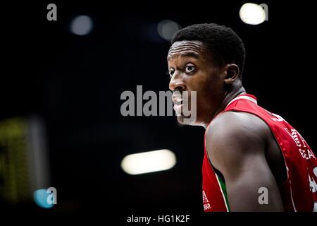 Assago, Italien. 2. Januar 2017. Milano, Italien 2. Januar 2017 Awudu Abass (#23 EA7 Emporio Armani Milano) während des Spiels der italienischen Basketball league LegaBasket A zwischen EA7 Emporio Armani Mailand Vs Scavolini Pesaro im Mediolanum Forum. © Roberto Finizio/Pacific Press/Alamy Live-Nachrichten Stockfoto