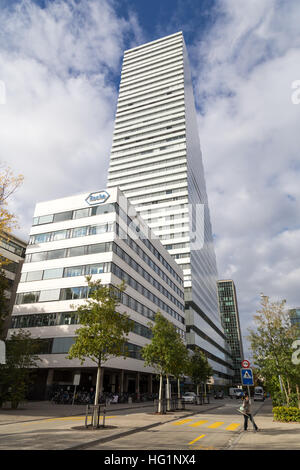 Basel, Schweiz - 20. Oktober 2016: Der Roche-Turm in der Zentrale des Pharmakonzerns Roche Stockfoto