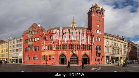 Basel, Schweiz - 20. Oktober 2016: Panoramablick auf das historische Rathaus im Zentrum Stadt Stockfoto