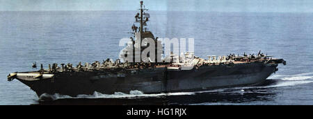 USS Hancock (CVA-19) im Gange im Jahre 1957 Stockfoto