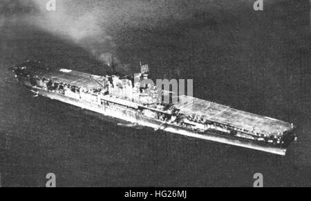 USS Enterprise (CV-6) in Noumea, Neukaledonien, 10. November 1942, während der Big E Reparaturen, nach der Schlacht von Santa Cruz.2 unterzogen wurde Stockfoto